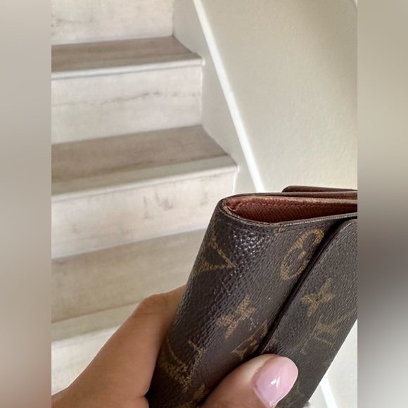 🎉HOST PICK🎉 Louis Vuitton Elise Trifold Wallet - Picture 12 of 15